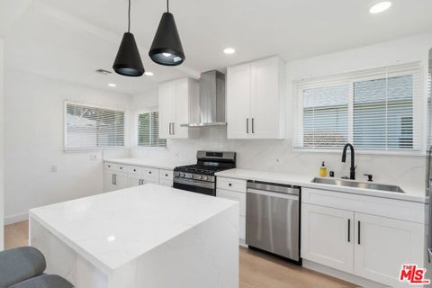 Tiny photo for 14348 Collins Street, Sherman Oaks, CA 91401 (MLS # 26848669)