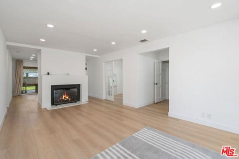 Tiny photo for 14348 Collins Street, Sherman Oaks, CA 91401 (MLS # 26848669)