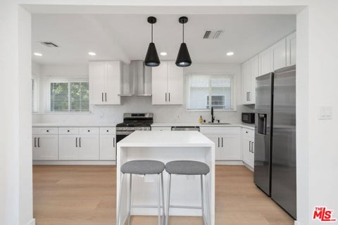 Tiny photo for 14348 Collins Street, Sherman Oaks, CA 91401 (MLS # 26848669)