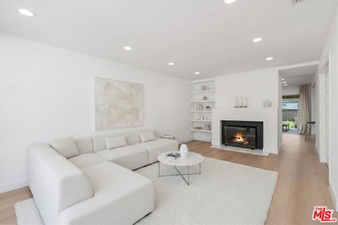 Tiny photo for 14348 Collins Street, Sherman Oaks, CA 91401 (MLS # 26848669)