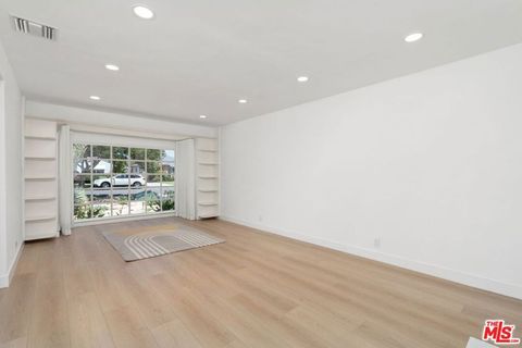 Tiny photo for 14348 Collins Street, Sherman Oaks, CA 91401 (MLS # 26848669)