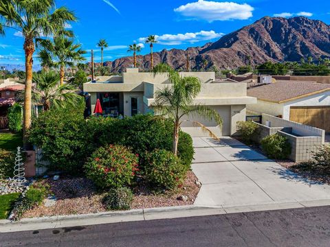 Photo of 52300 Avenida Velasco, La Quinta, CA 92253 (MLS # 219141105DA)