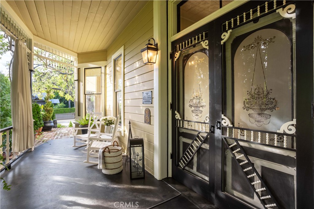 250 N Primrose Avenue