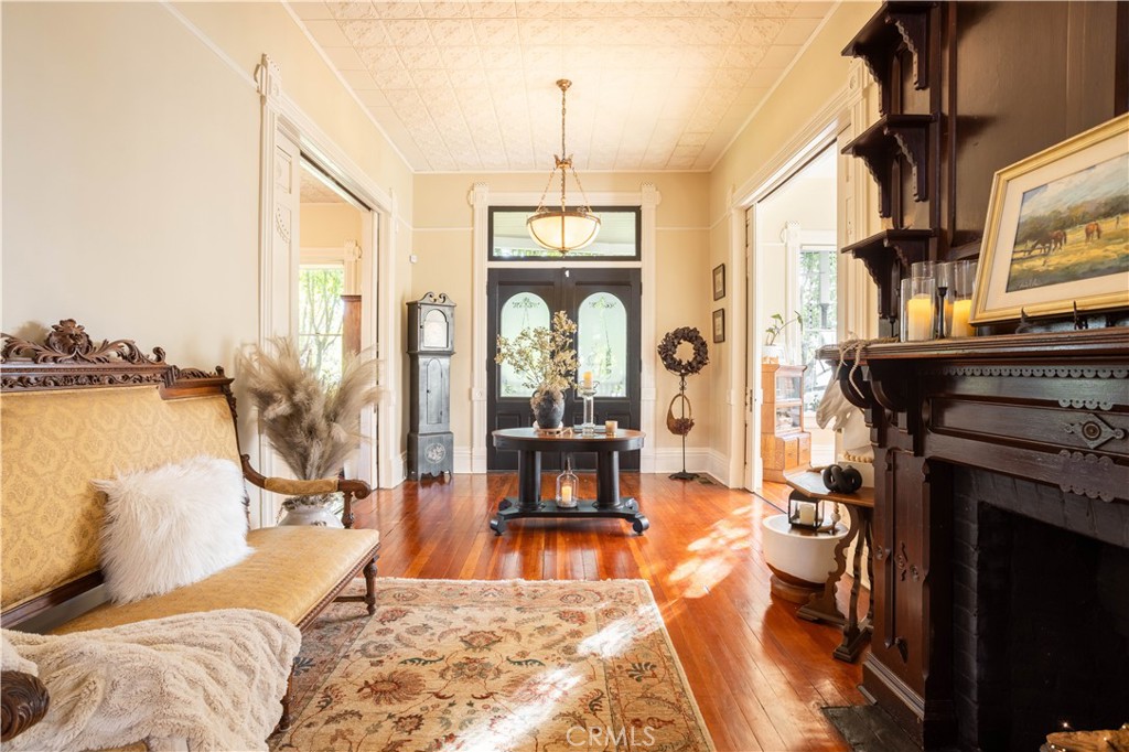 250 N Primrose Avenue