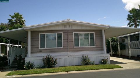 Photo of 2320 Dalis Dr, Concord, CA 94520 (MLS # 41136264)