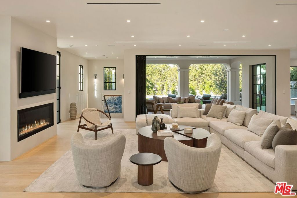 Photo of 155 N Anita Avenue, Los Angeles, CA 90049 (MLS # 26682863)