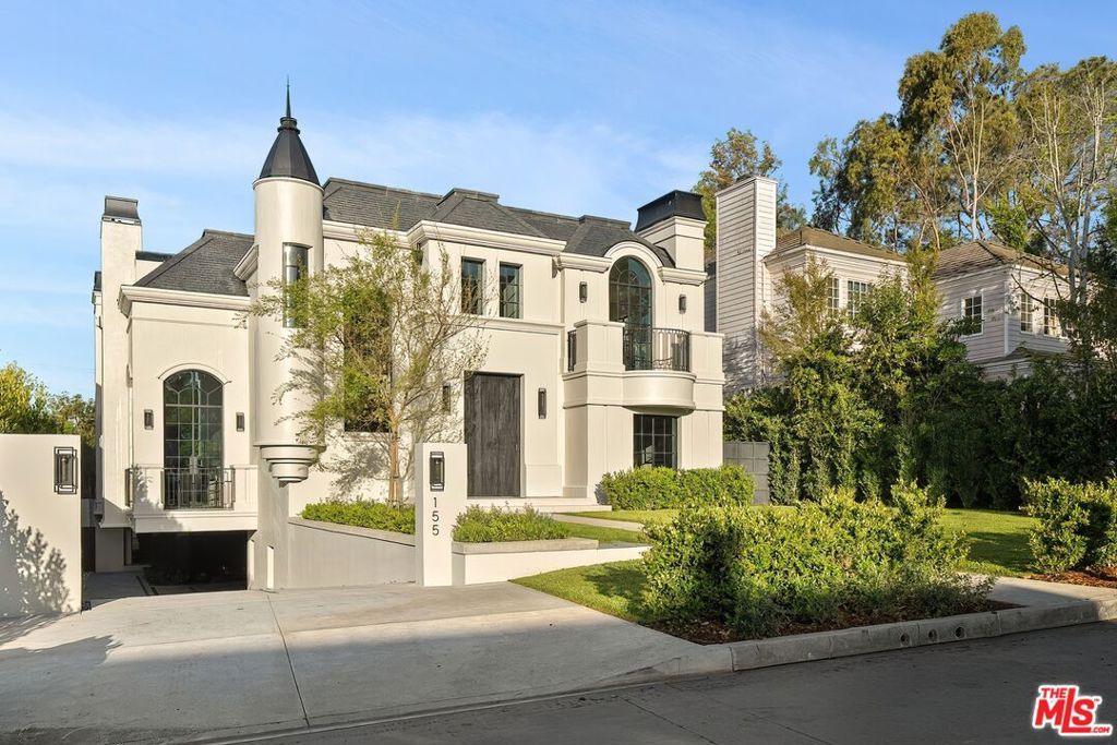 Photo of 155 N Anita Avenue, Los Angeles, CA 90049 (MLS # 26682863)