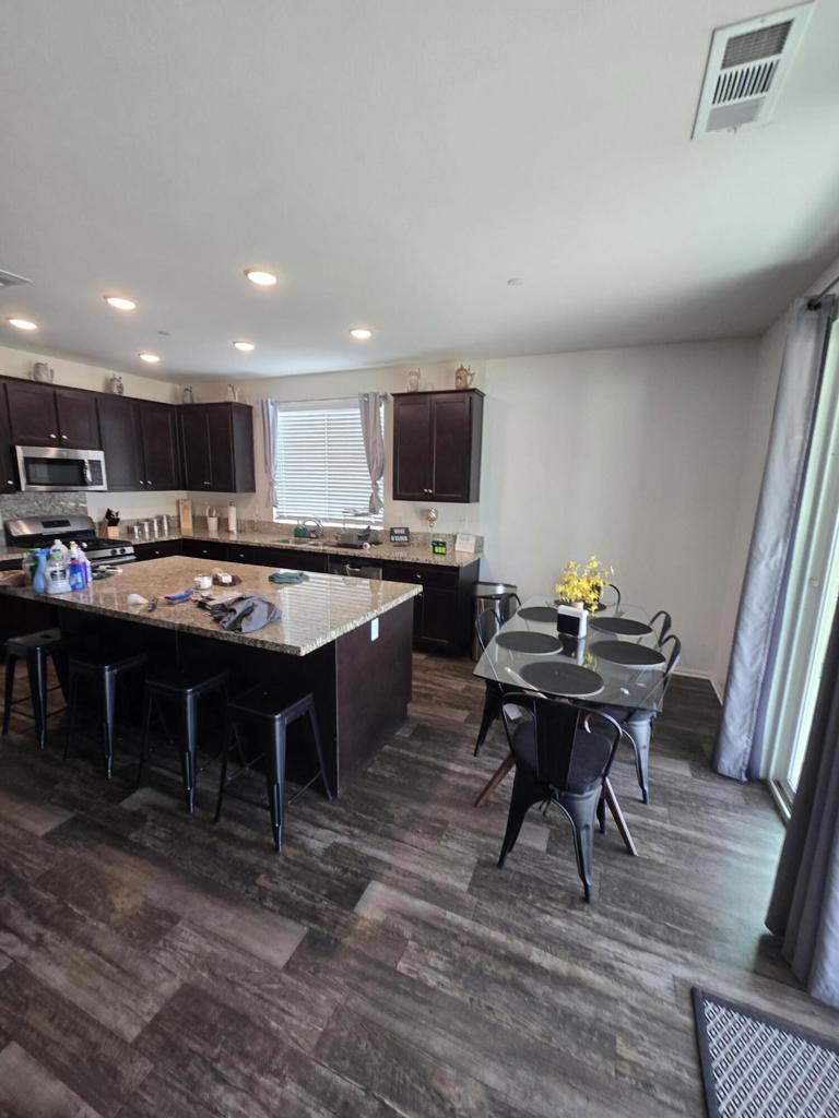 82812 Longfellow Court