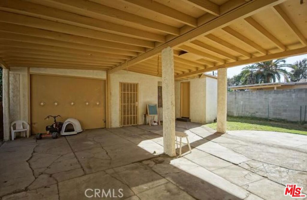 738 W 105th Street