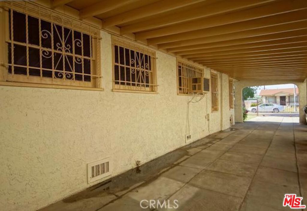 738 W 105th Street