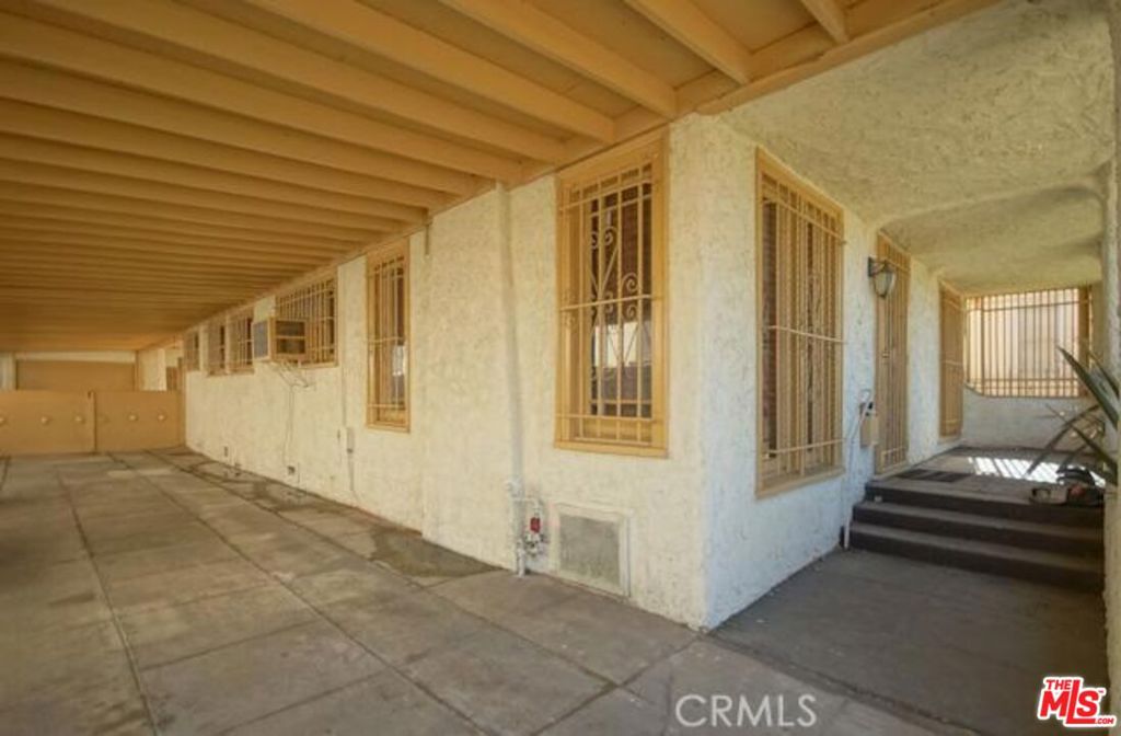 738 W 105th Street