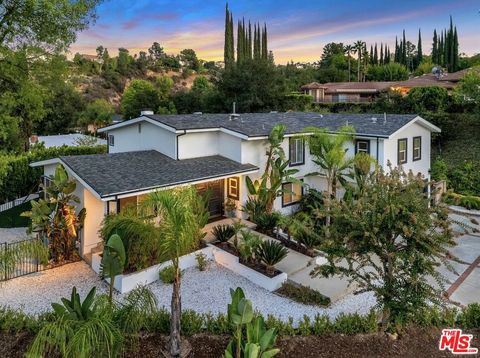 Photo of 19410 Shenango Drive, Tarzana, CA 91356 (MLS # 26657037)