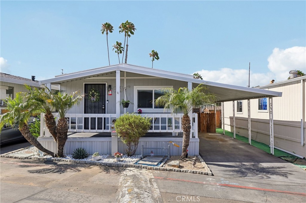Photo 1 of 25 — 7652 Garfield 22, Huntington Beach, CA 92648