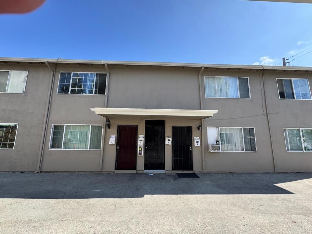 Introducing 307 Pacific Ave., an incredibly clean and well performing 4 unit property. Three of the four units have been renovated. Strong in-place RUBS & laundry income. In close proximity to all the dining, shopping & entertainment amenities of Downtown Redwood City. Strategically located between San Francisco and San Jose, Redwood City continues to be one of the most dynamic and rapidly growing cities on the mid-Peninsula. The area has experienced significant expansion, with an influx of major technology companies and a thriving downtown core. In recent years, downtown Redwood City has undergone a significant transformation, solidifying its status as a premier destination for businesses, residents, and visitors. Easy access to highways 84, 280, 101. Can be purchased with neighboring property: 301 Pacific Ave.