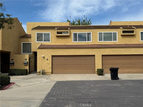 Photo of 4725 Rapallo Plz Plz, Yorba Linda, CA 92886 (MLS # OC26077530)
