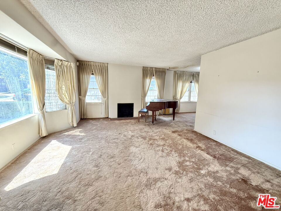 1932 Armacost Avenue