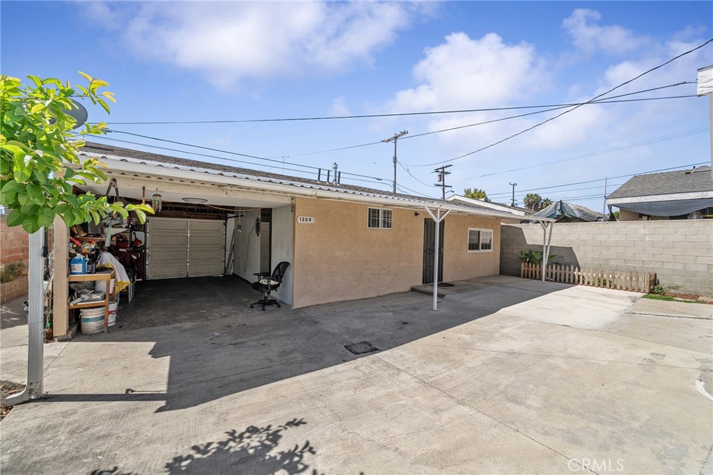 1222 E 103rd