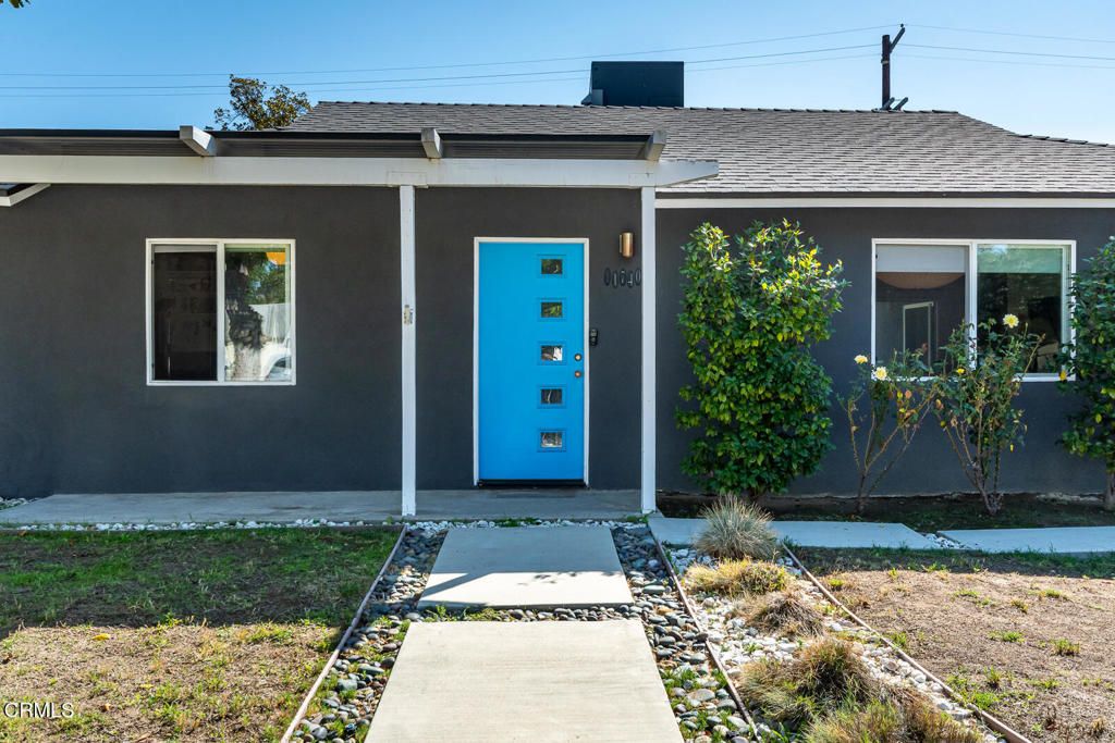 Photo of 17402 Cohasset Street, Van Nuys, CA 91406 (MLS # P1-24511)