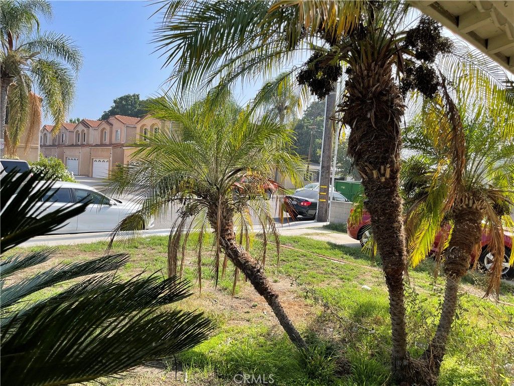 Photo of 6629 Walker Ave, Bell, CA 90201 (MLS # CV25261052)