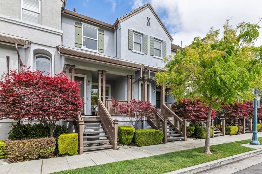 1331 Wayne Way, San Mateo CA 94403