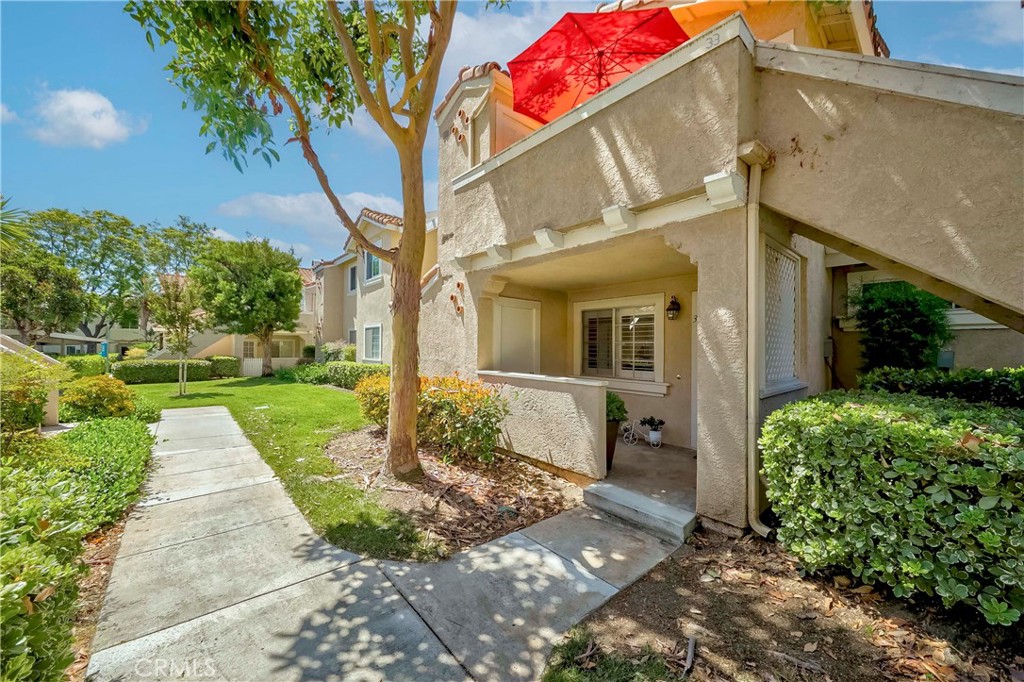 Discover this beautifully renovated 1-bedroom, 1-bath end-unit condo in the heart of Rancho Santa Margarita! This lower-level home has no interior steps and features a spacious front porch perfect for relaxing. Step inside to find beautiful flooring, along with a fully upgraded kitchen and bath. Enjoy granite countertops, a stove, refrigerator, dishwasher, and washer dryer. The bathroom has been updated with a tub with glass sliding door, faucet fixtures, electric Lotus toilet seat and lighting. 1 reserved carport and many guest parking,—truly move-in ready! Ideally located just a short walk from RSM Lake, Monte Vista Park, grocery stores, Target, and local dining, it’s the perfect blend of comfort and convenience.
Set along a scenic walking path with access to parks and playgrounds, this home also offers access to all of Rancho Santa Margarita's top-notch amenities, including:
4 Jr. Olympic-sized swimming pools
Tennis, pickleball, basketball, and volleyball courts
Lago Santa Margarita
Multiple neighborhood parks and recreational areas
Don’t miss this incredible opportunity to own a charming home in one of RSM’s most walkable and vibrant communities!