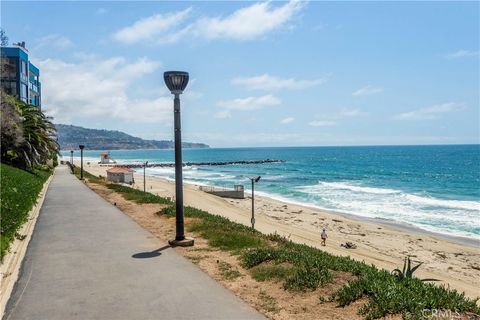 Tiny photo for 555 Esplanade #320, Redondo Beach, CA 90277 (MLS # SB25250424)