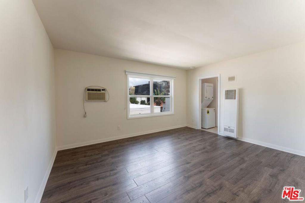 10708 1/2 Moorpark Street