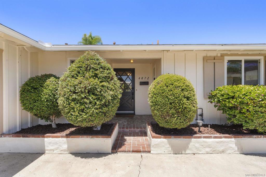 4872 MOUNT ALMAGOSA DR