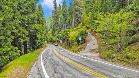 Photo of 1 Skyforest, Lake Arrowhead, CA 92385 (MLS # HD26105483)