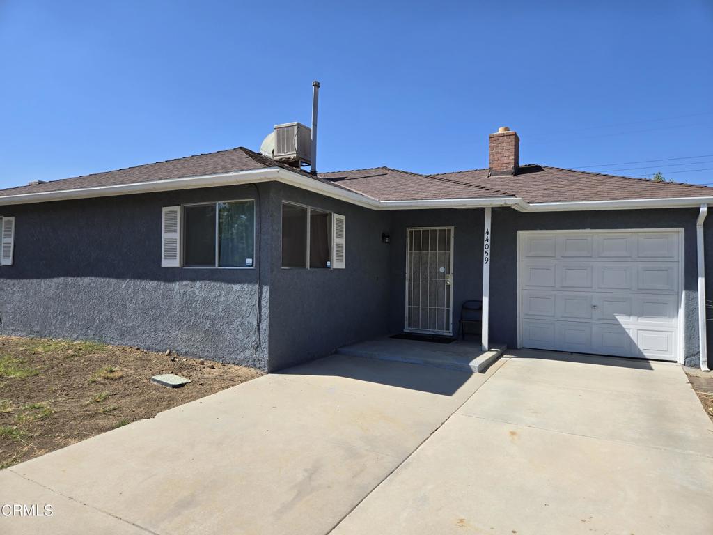 A RARE 2 bedroom in the heart of Lancaster. Seeing is believing. A beautiful home with quartz kitchen countertops. New stainless steel appliances: dishwasher, stove, microwave. A 1 year new $15,000 roof, new water heater . Large yard, fruit trees. Near schools, restaurants and shopping. Don't delay.