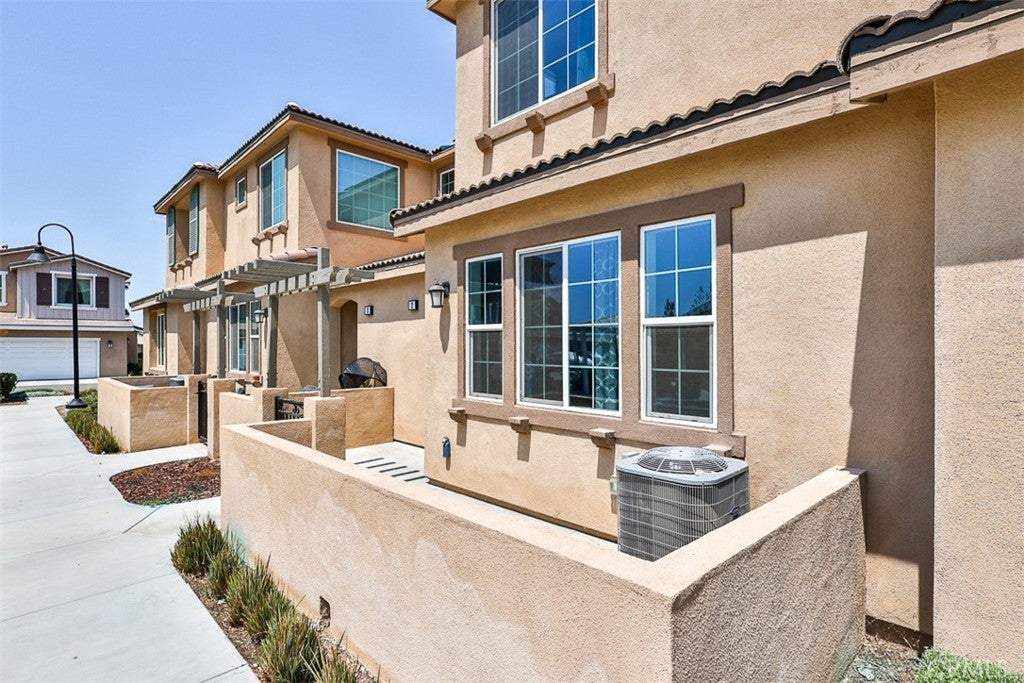 16048 Lasselle Street 2
