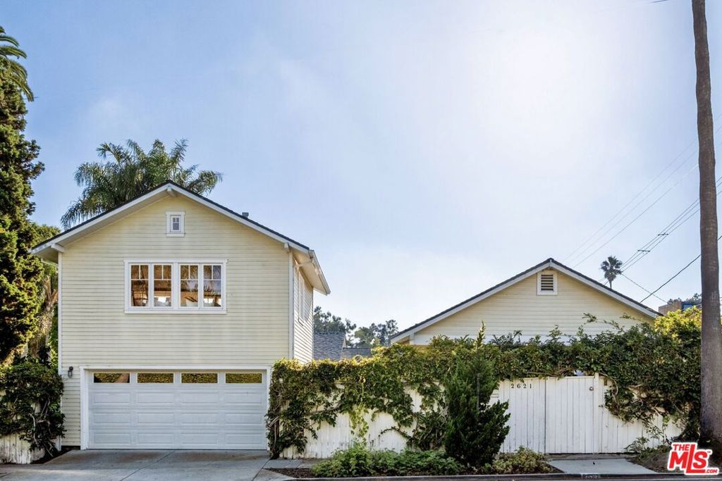 Photo of 2621 Grandview Avenue, Venice, CA 90291 (MLS # 25616997)