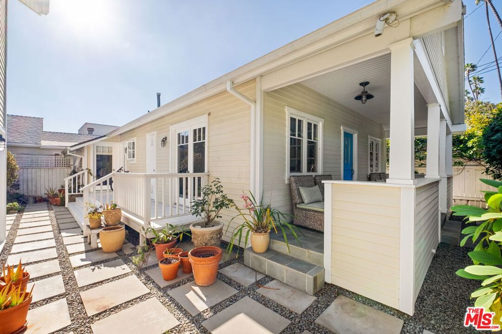 2621 Grandview Avenue