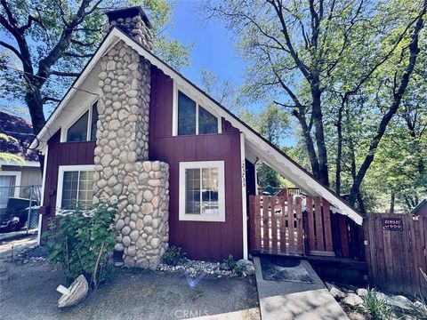 Photo of 23733 Hillside Dr, Crestline, CA 92325 (MLS # PW26094988)