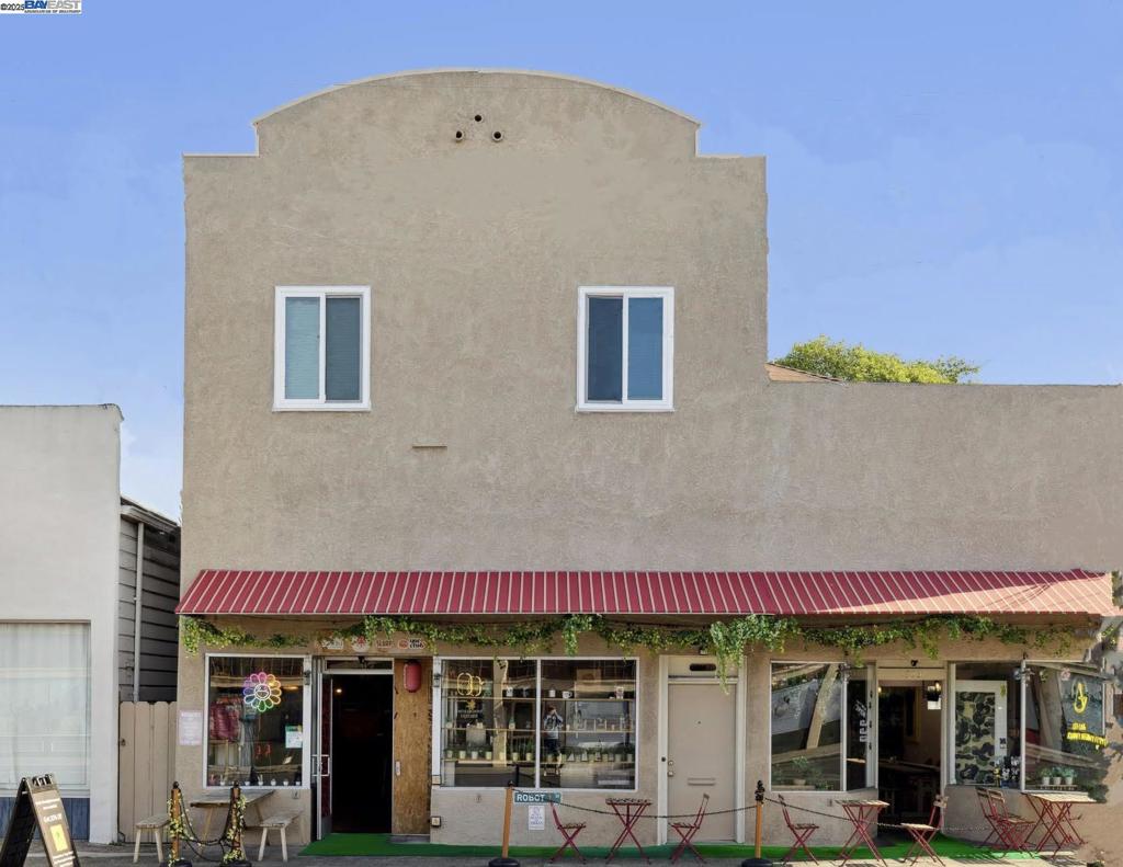 Seller's Cap Rate 7.5% by May 2025. This unique 3-unit mixed use property is located in the heart of City of Alameda w/ an excellent walkability and exuberant vibes. Steps to Grand Street where is a showpiece of elegant architectural styles. The property is a true gem in between the choicest and prettiest residence district and the vibrant commercial district. Professionally managed/ tenant fully occupied building with a rental income at $124,285/ year. Unit 1707: SAGA Kitchen, 2,460 sqft. Unit 1707B: Residential 3bd, 2bathrooms, 1,397 sqft. Unit 1709: SAGA Kitchen, 743 sqft. All units are in great conditions. All tenants pay their utilities. Ample storage areas in Attic and Basement. Private 2-car Driveway Parking. Great and happy Tenants! Offers due by 5:00 PM on June 30, Monday.