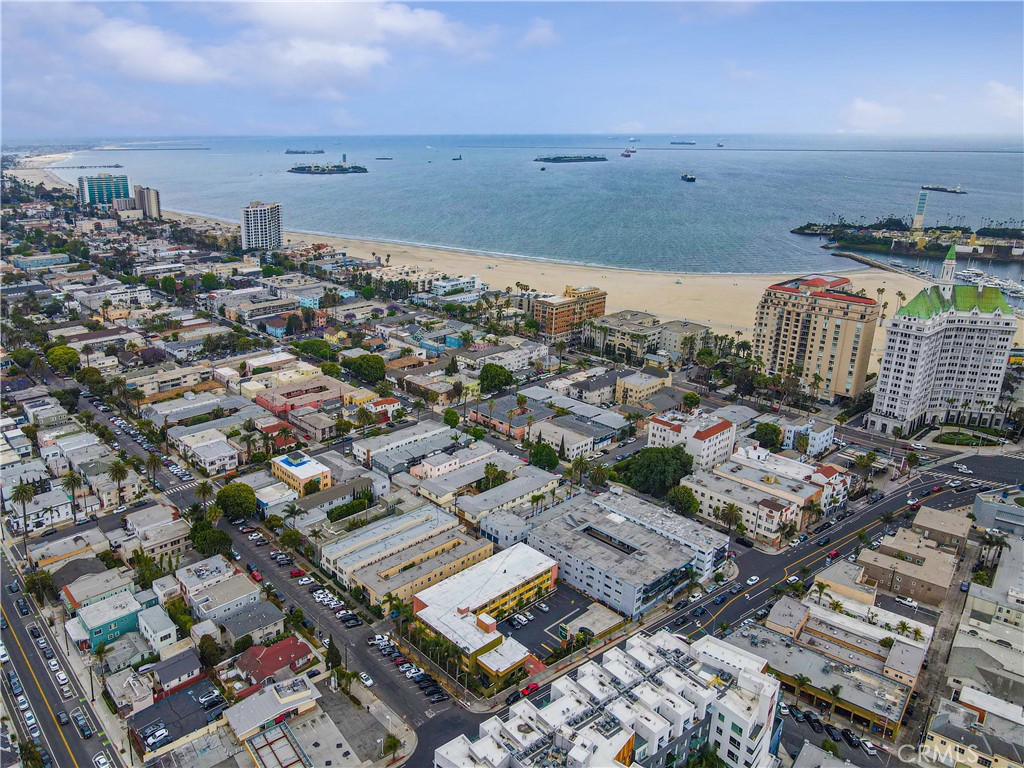120 Alamitos Avenue 17