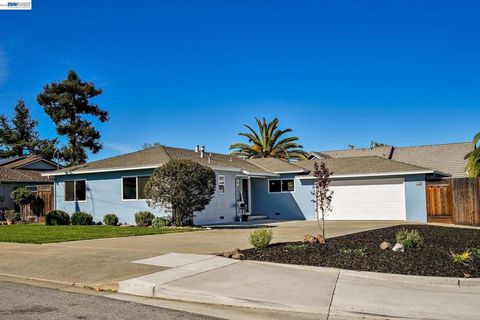 Photo of 1416 Harrington St St, Fremont, CA 94539 (MLS # 41127053)
