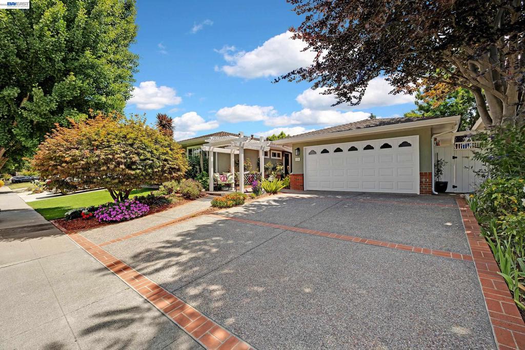 524 Hillview Dr