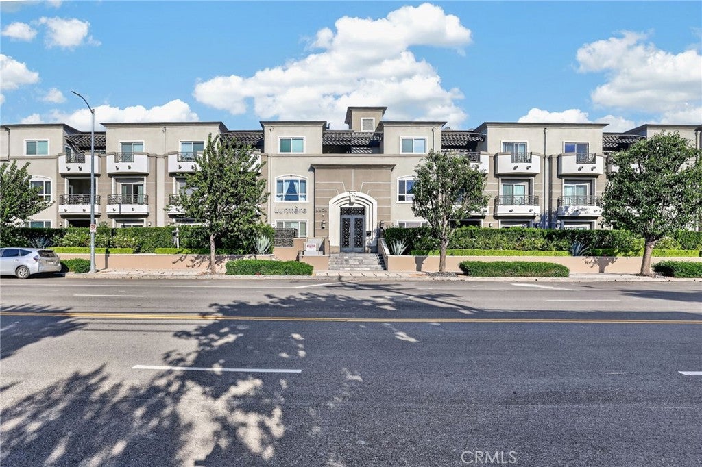 4424 Whitsett Avenue 303