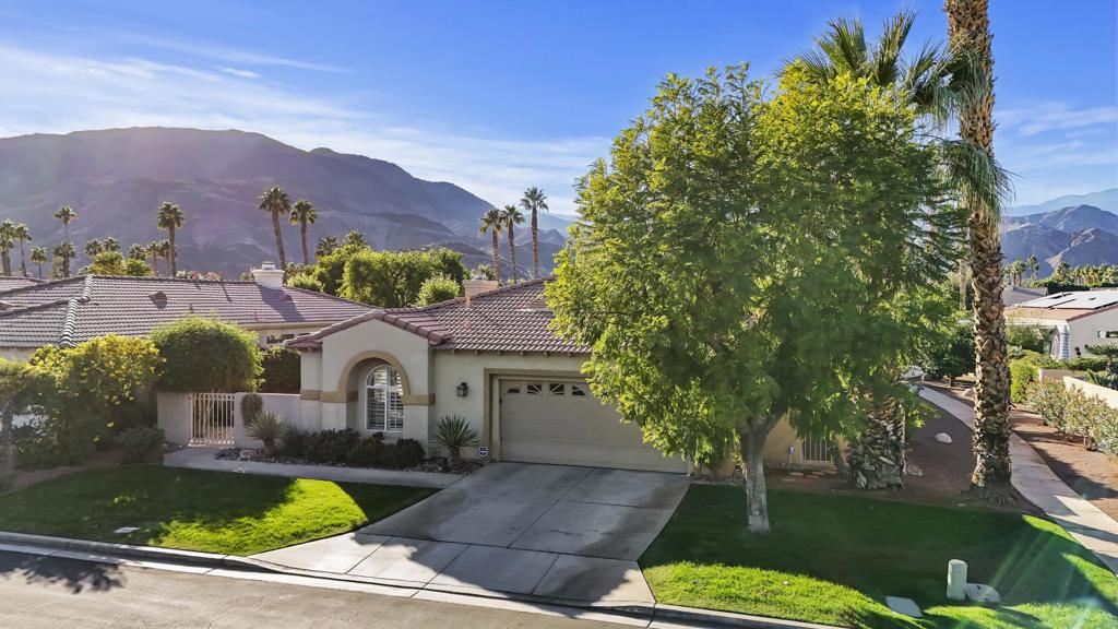 Pool home in the heart of Rancho Mirage. Squeaky clean, high ceilings, light and bright, corner lot location for privacy, tile floors in main living areas, walk-in showers in both baths, interior laundry.