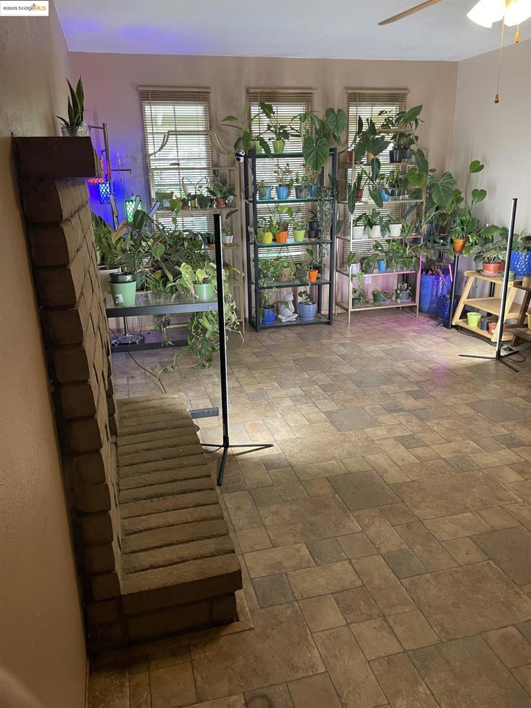 BRENTWOOD - Residential