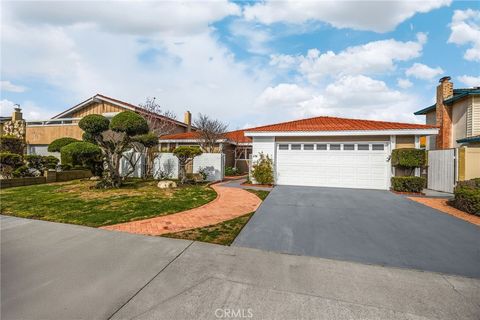 Photo of 6781 Bridgewater Dr, Huntington Beach, CA 92647 (MLS # PW26022510)