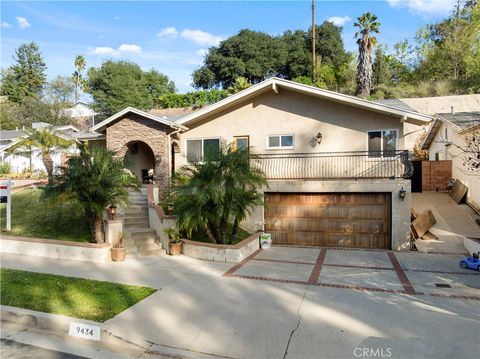 Photo of 9434 Mclennan, Northridge, CA 91343 (MLS # BB25278477)