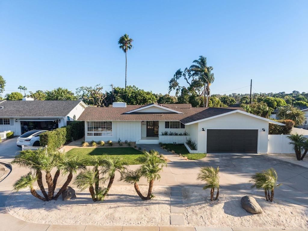Photo of 1501 Chatsworth Boulevard, Point Loma, CA 92107 (MLS # NDP2511095)