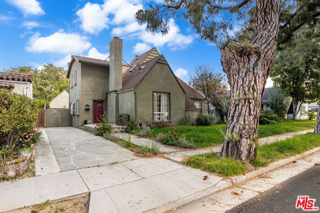 Photo of 3033 Virginia Avenue, Santa Monica, CA 90404 (MLS # 25552609)
