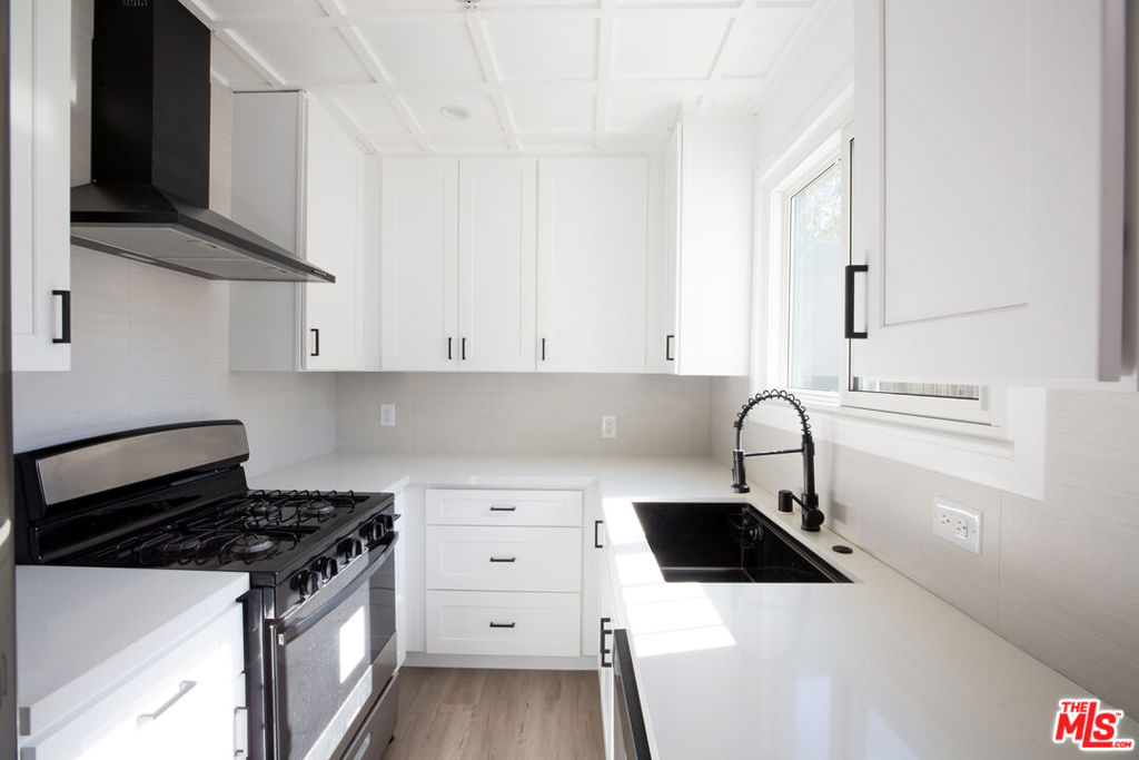 9810 Hillhaven Avenue