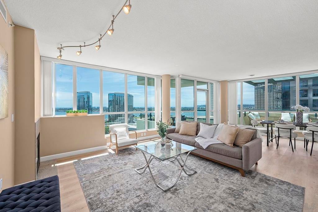 555 Front Street 1803