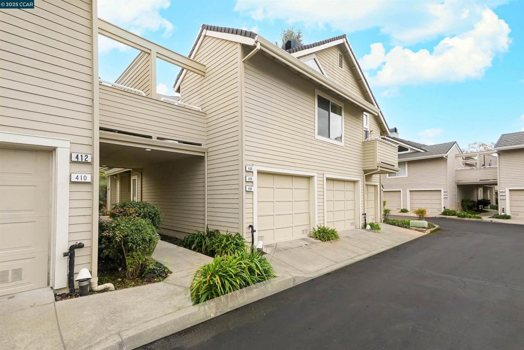 BAY POINTE - Residential