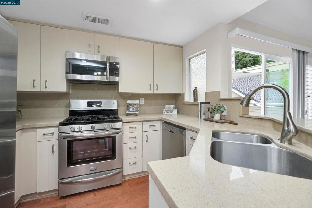 BAY POINTE - Residential