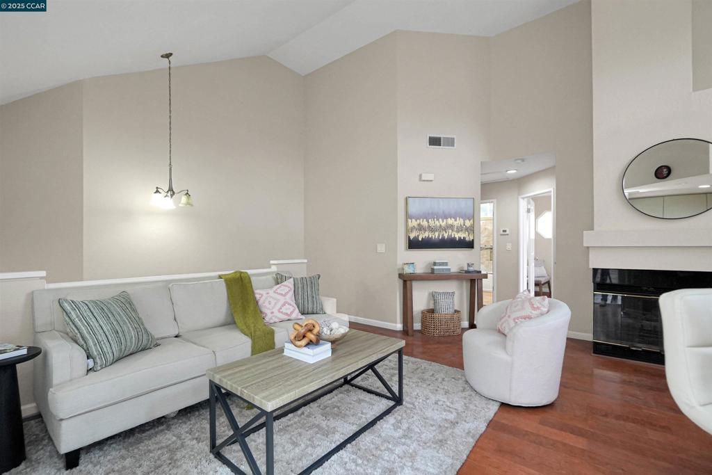 BAY POINTE - Residential